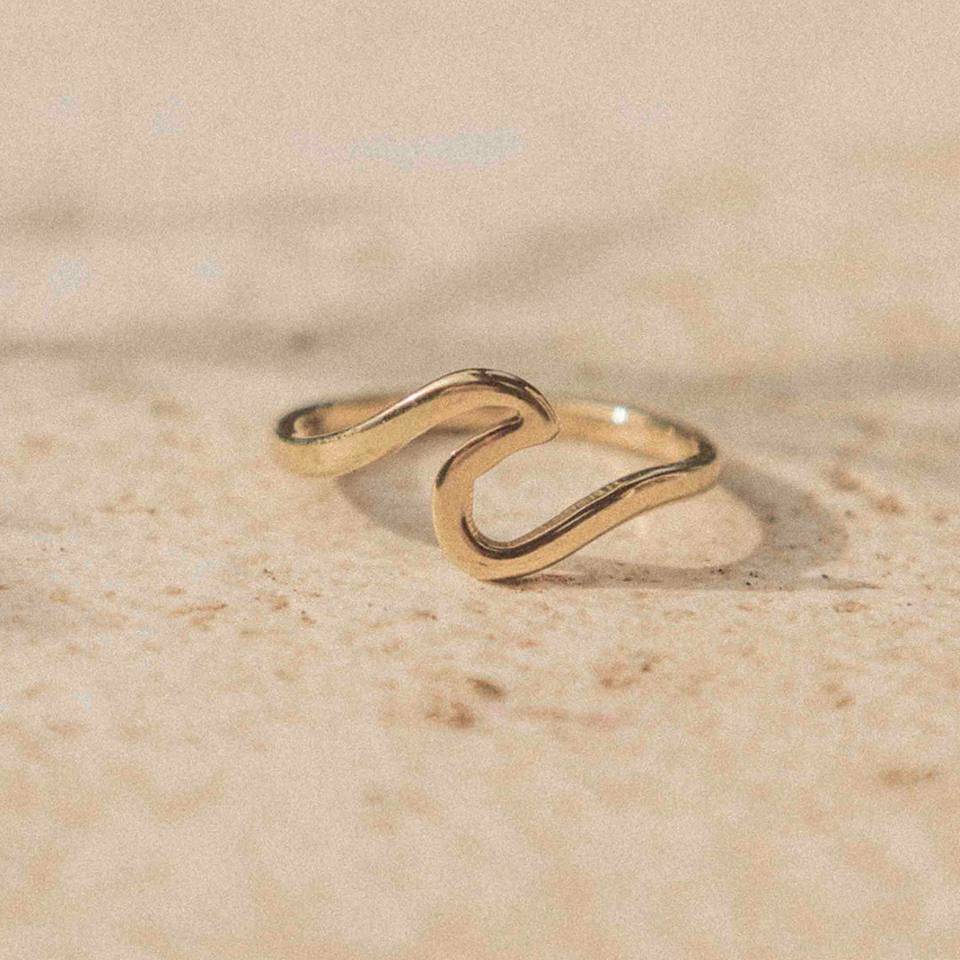 18k vergoldeter Wellen Ring – für Meerliebhaber | Wild Tides