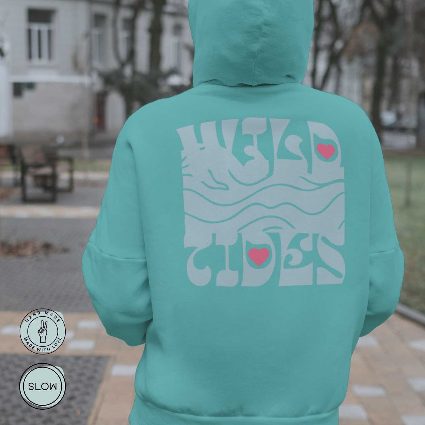Unisex Hoodie in Mintgrün mit Wild Tides 80s Waves Rückendruck und Herzsymbol, handmade DTF Veredelung – Rückansicht