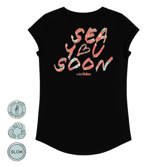 Rückansicht des Sea You Soon T-Shirts in schwarz für Damen