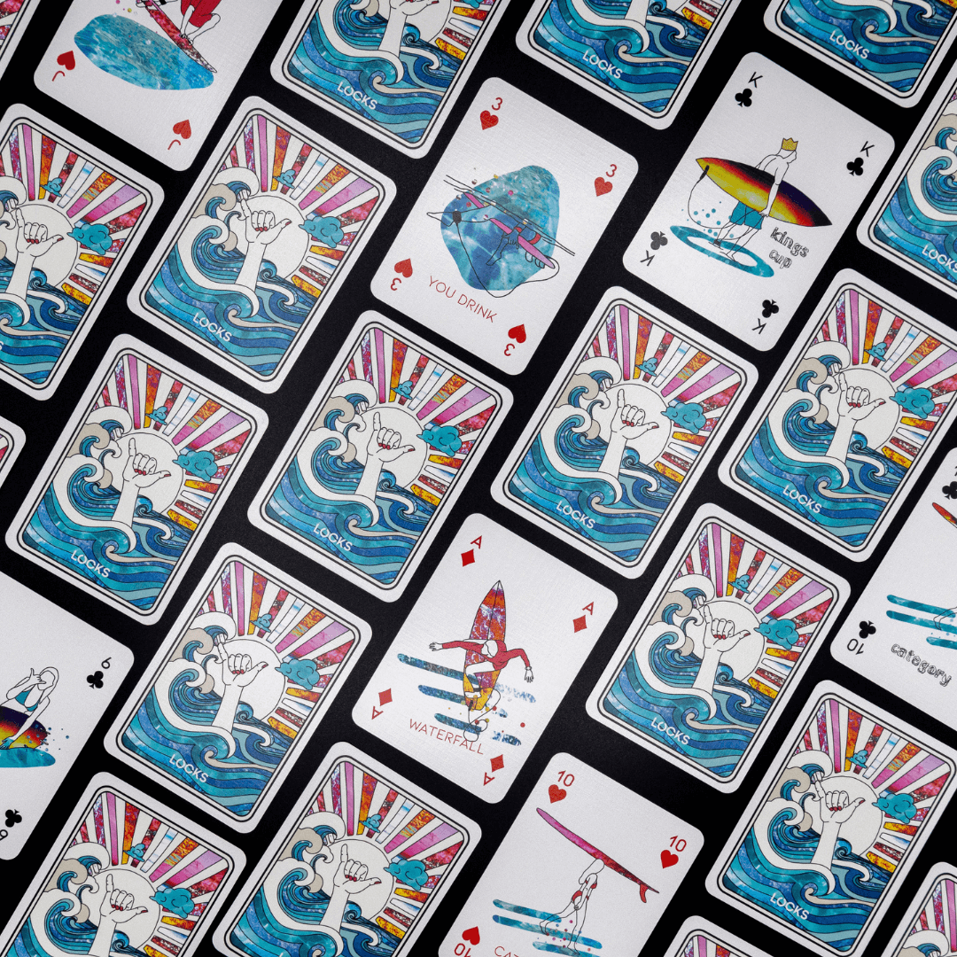 Komplettes Deck der Surf Cup Spielkarten ausgebreitet