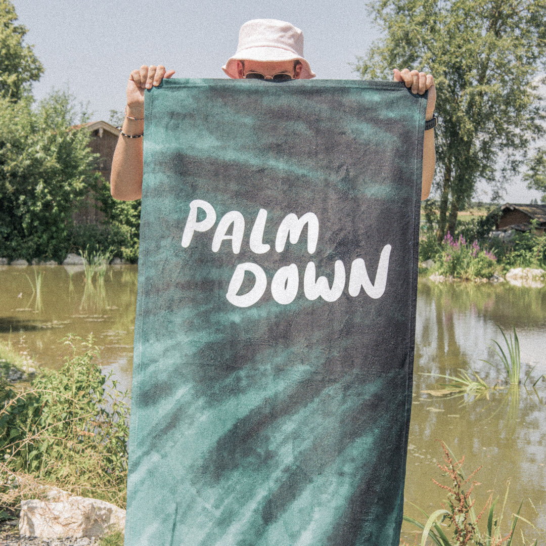 Palm Down Strandtuch – Weiches & saugfähiges Handtuch für Meer & Abenteuer