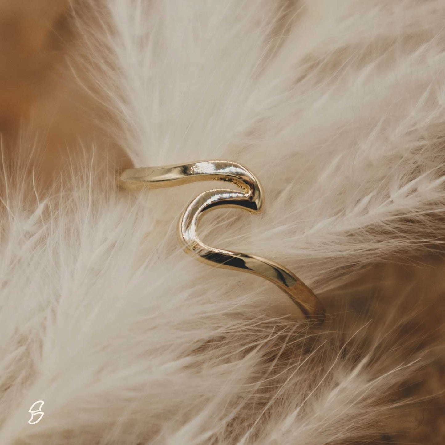Goldender Wellen Ring Produktbild