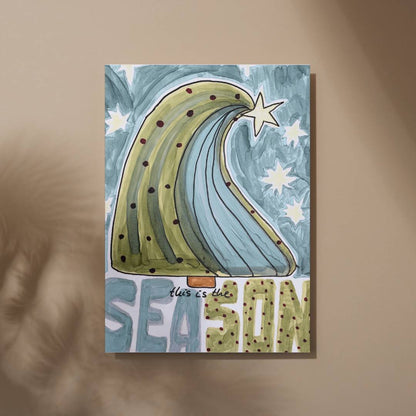 Illustration einer Welle in Baumform mit Stern und Schriftzug „This is the SEAson“