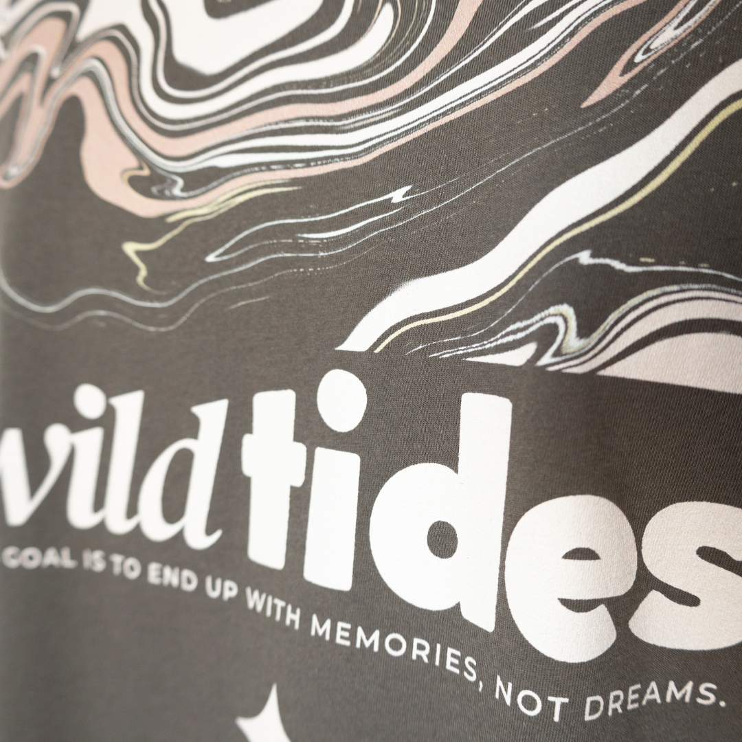 Wildgoal T-Shirt Herren – Abenteuer & Travel-Style mit Typografie-Design