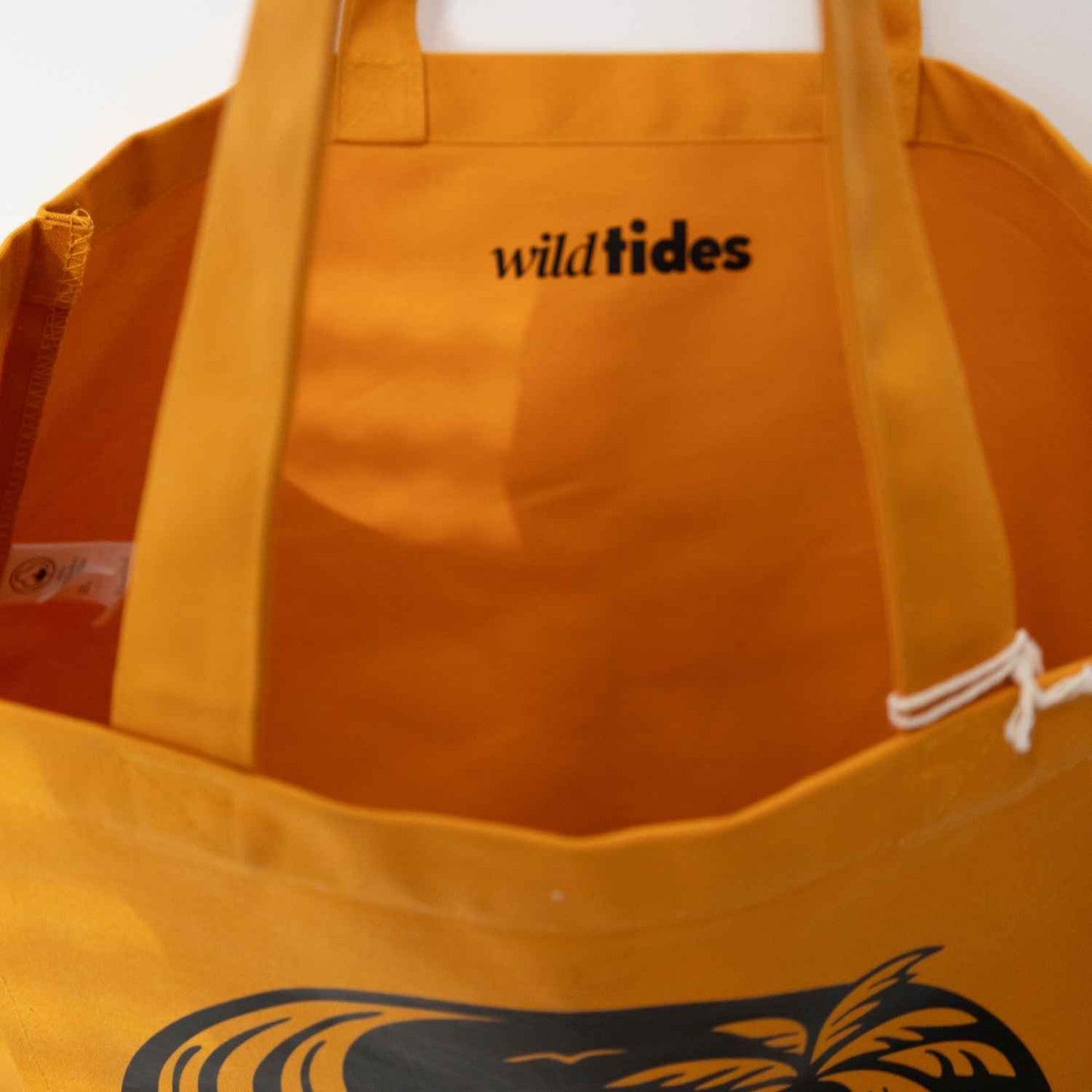 Innenansicht der Yoga Tasche mit großzügigem Stauraum und Mattenhalter